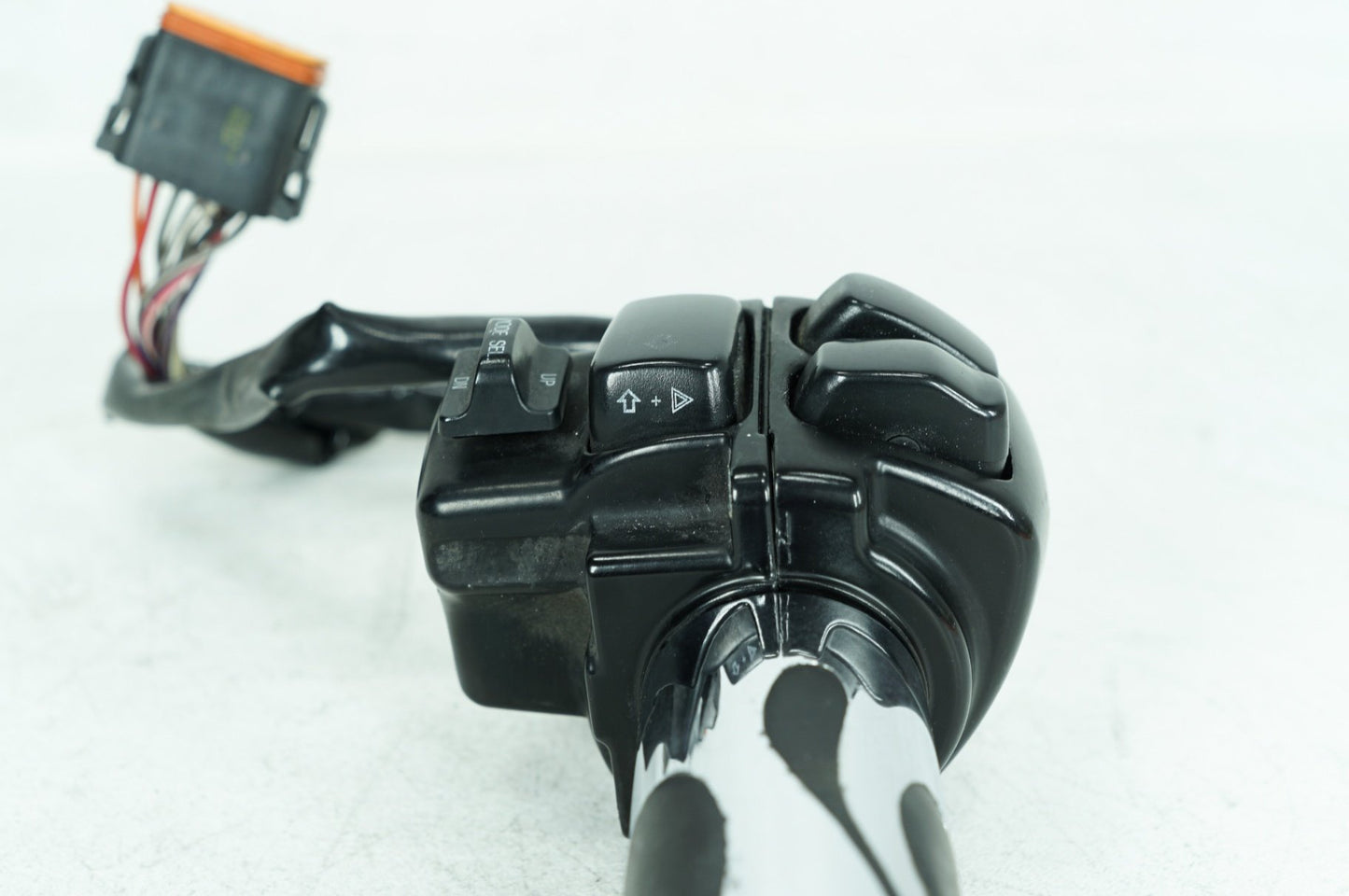 1999 - 2006 Harley-Davidson Touring Electra Glide Classic Right Engine Start Kill Switches Controls 71684-06A