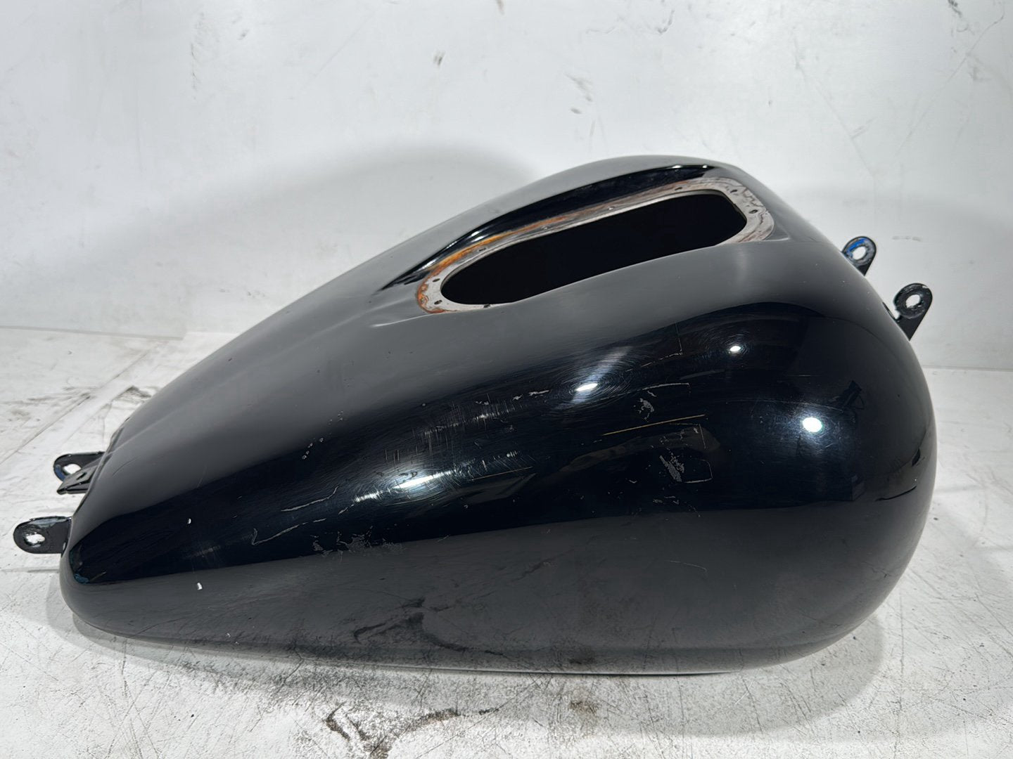 2004 Harley Dyna Super Glide FXDI OEM Fuel Gas Tank Gasoline Reservoir