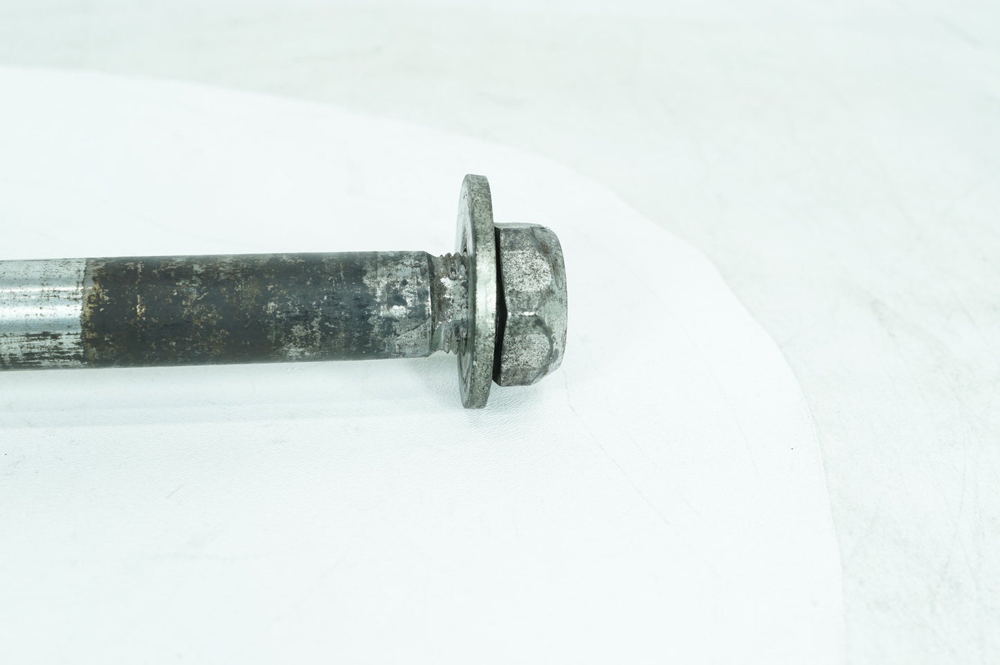 2007 - 2012 Harley-Davidson Touring Road Glide Rear Wheel Axle Bolt Shaft 41056-09