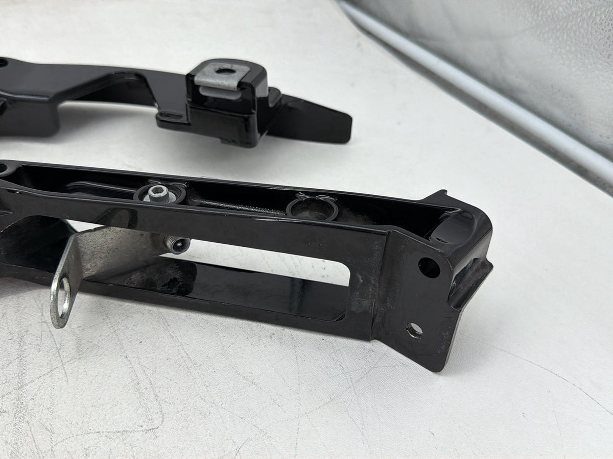 2018 Harley Road Glide Touring FLTRXS OEM Left Right Saddlebag Fender Struts Brackets