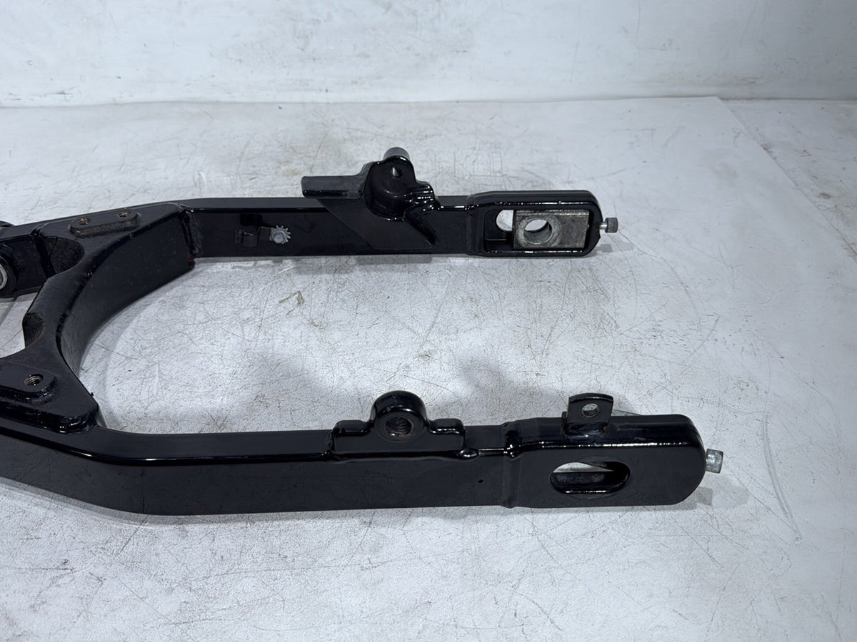 2014 Harley Dyna Low Rider FXDL OEM Rear Fork Swingarm Swing Arm 47820-10
