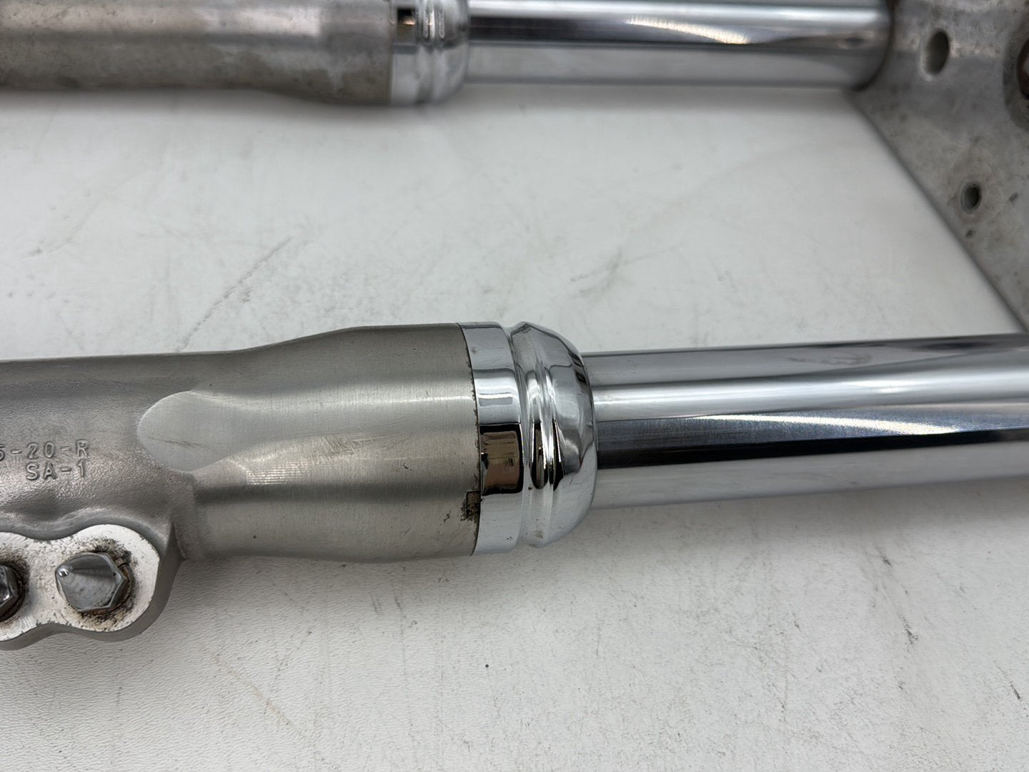 2006 Harley Dyna FXDWGI Wide Glide OEM Front Triple Tree Set & LH RH Fork Legs Sliders