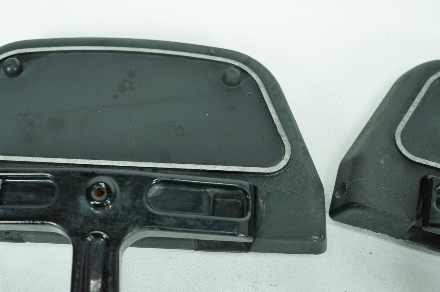 2007 - 2013 Harley-Davidson Touring Electra Glide Classic Left & Right Passenger Floorboard Foot Rest 50613-91A