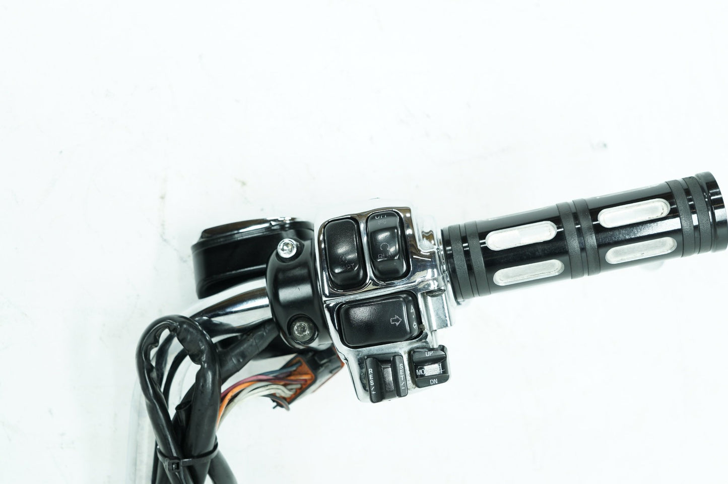 1999 - 2006 Harley-Davidson Touring Electra Glide Ultra Handlebars Left Right Switches Controls 55924-97, 45013-96D