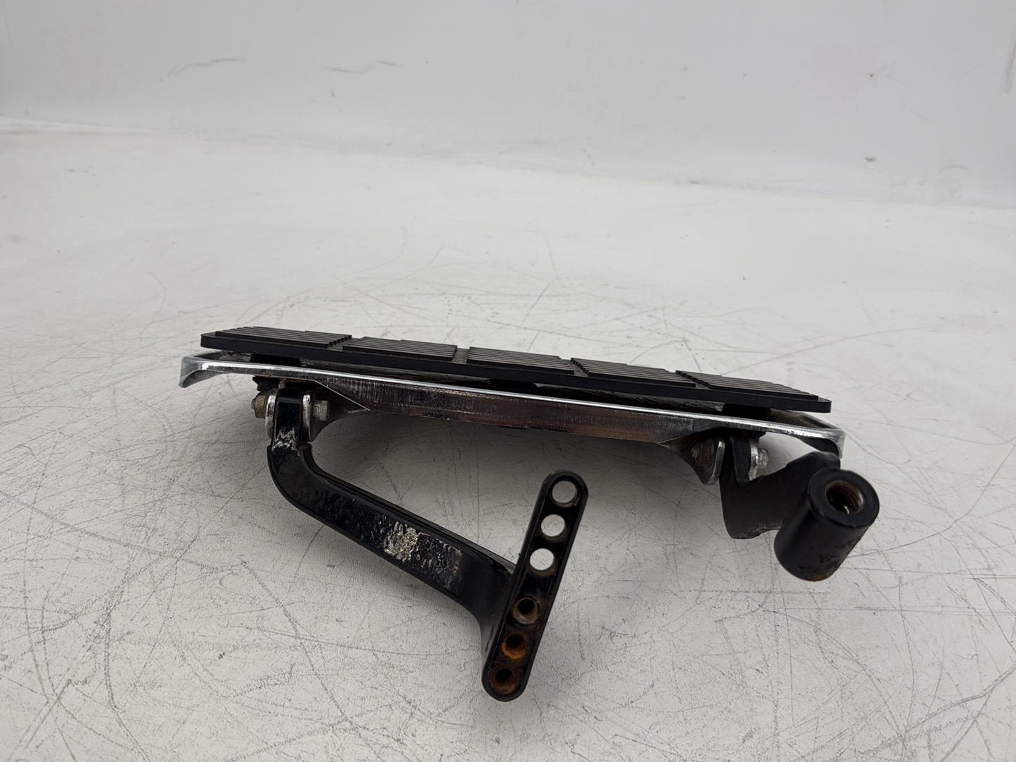 2004 Harley Touring FLHT Electra Glide OEM Left Driver 1 Floorboard Foot Rest