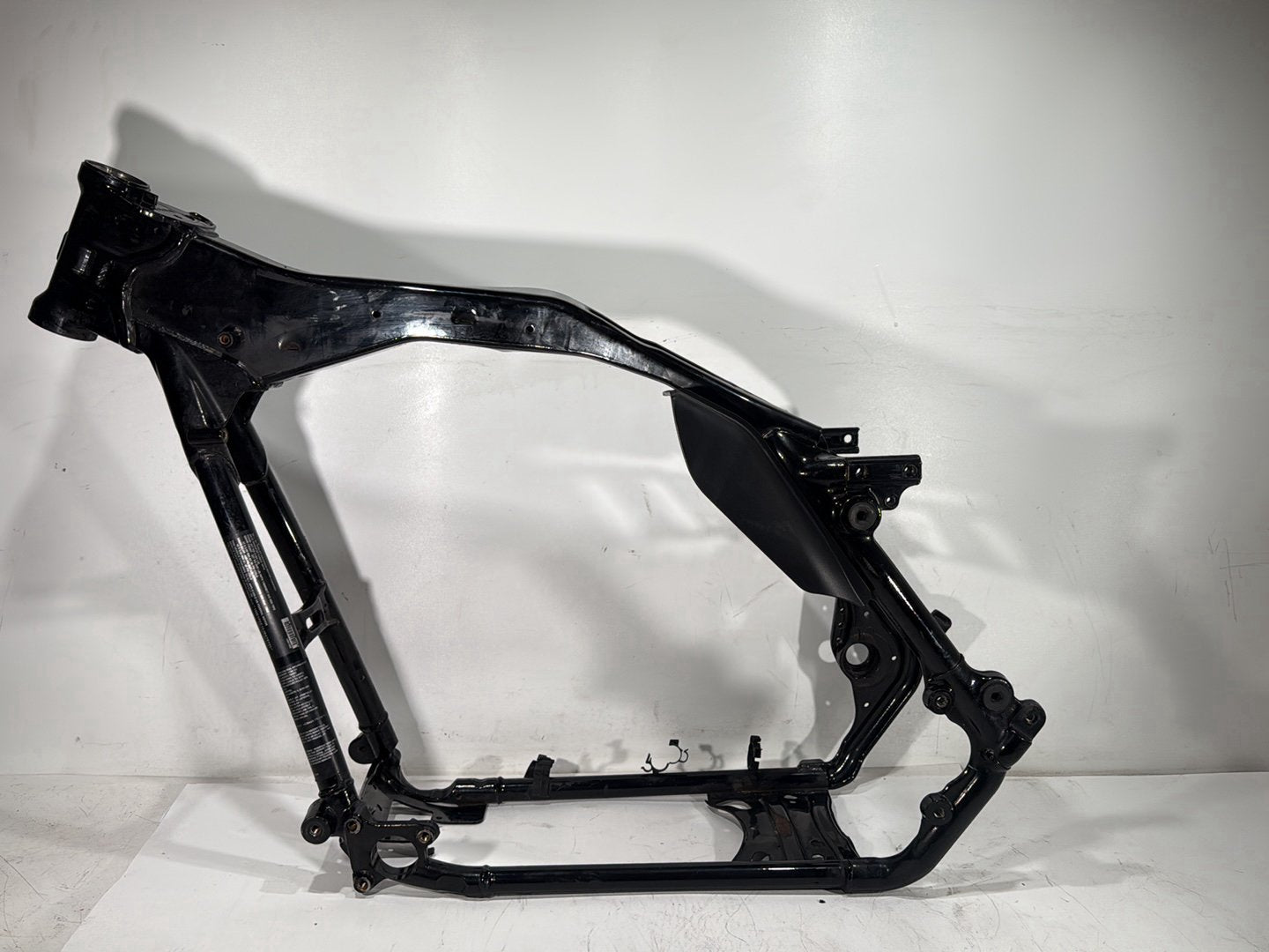 2018 Harley Electra Glide Touring Ultra Body Main Frame Chassis CLN CLR * BENT *