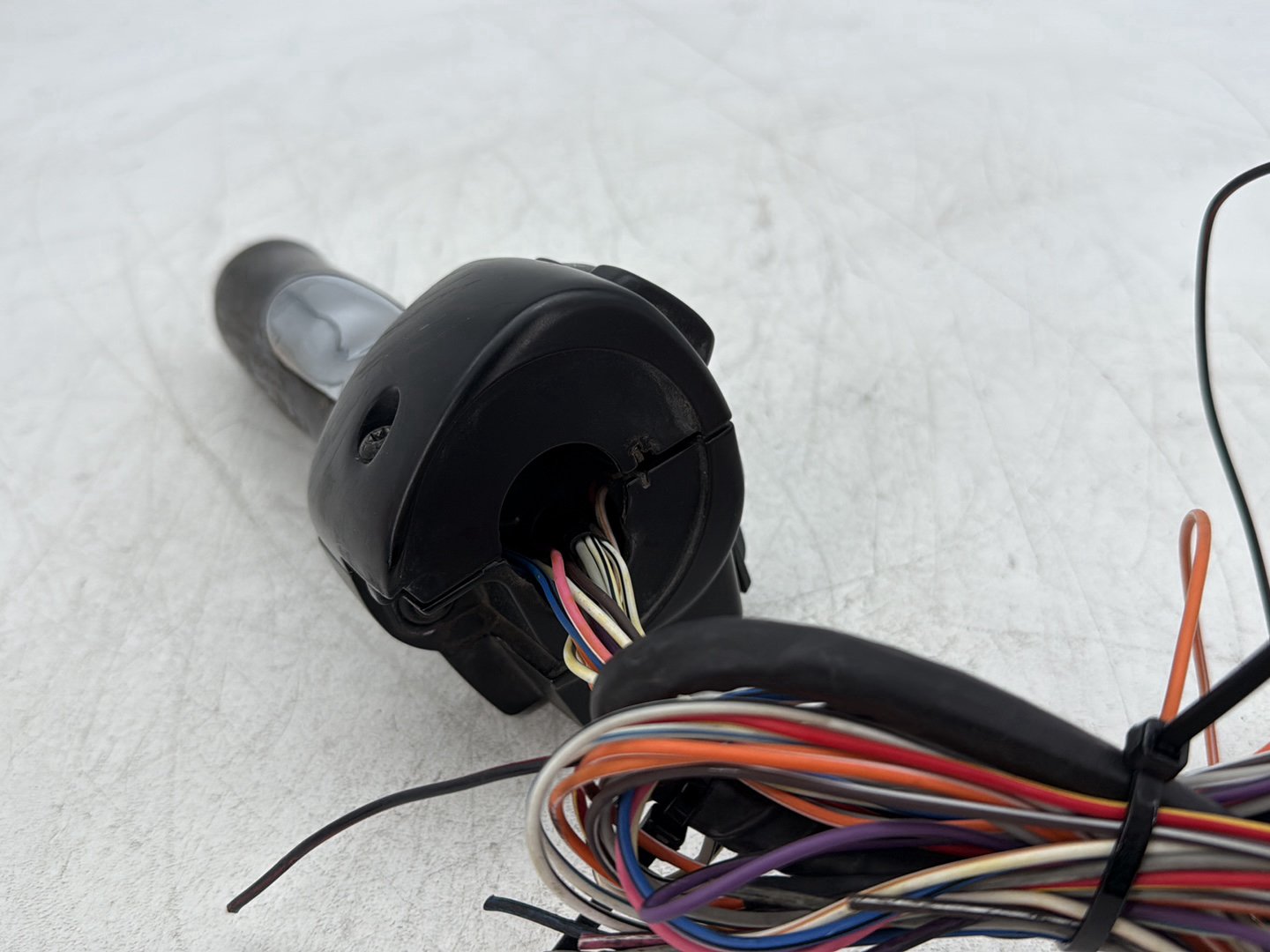 2010 Harley Street Glide Touring FLHX OEM Right Engine Start Kill Switches Controls