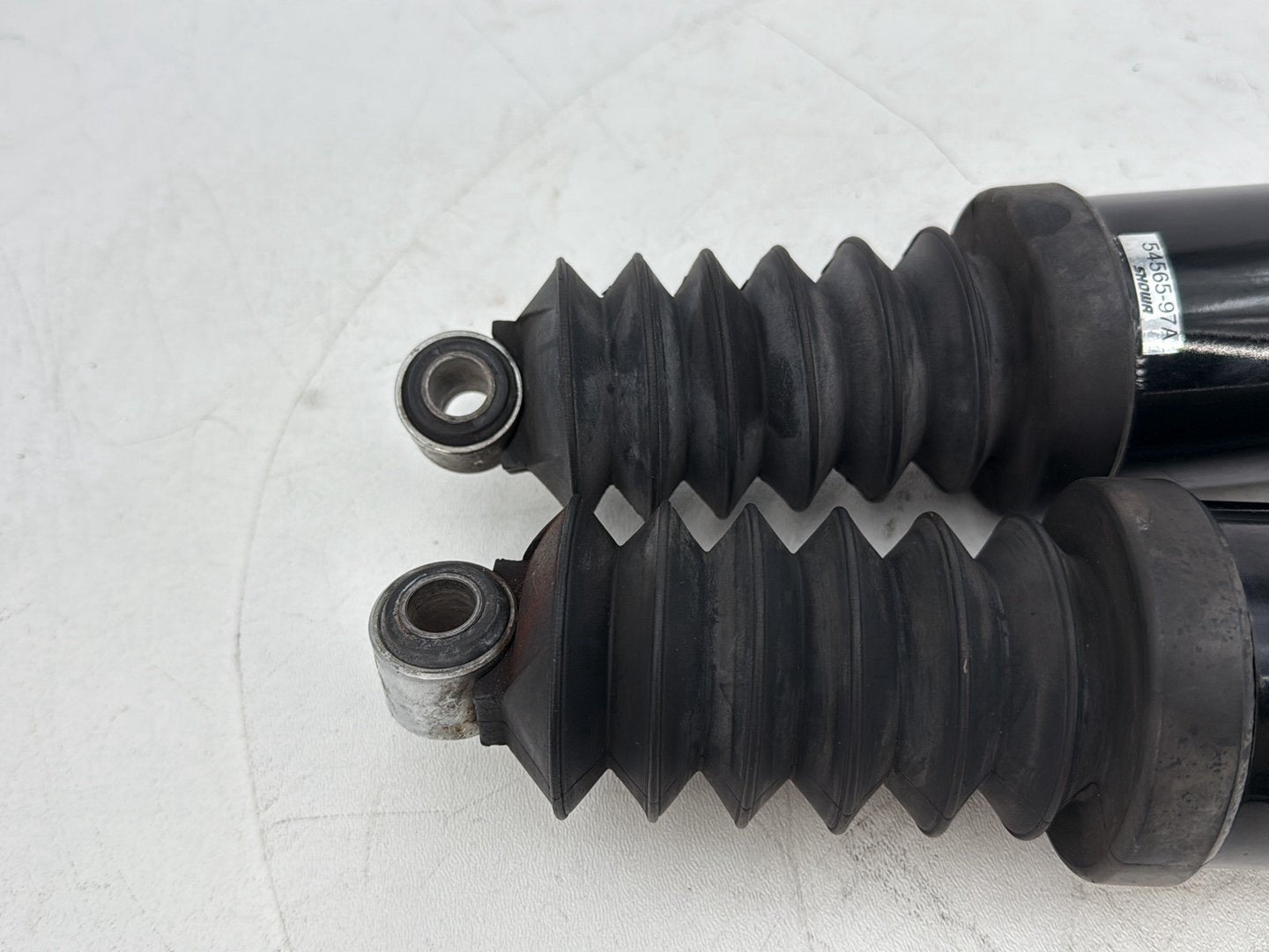 1999 - 2006 Harley-Davidson Touring Road King Police Rear Left Right Shock Absorbers 54565-97A