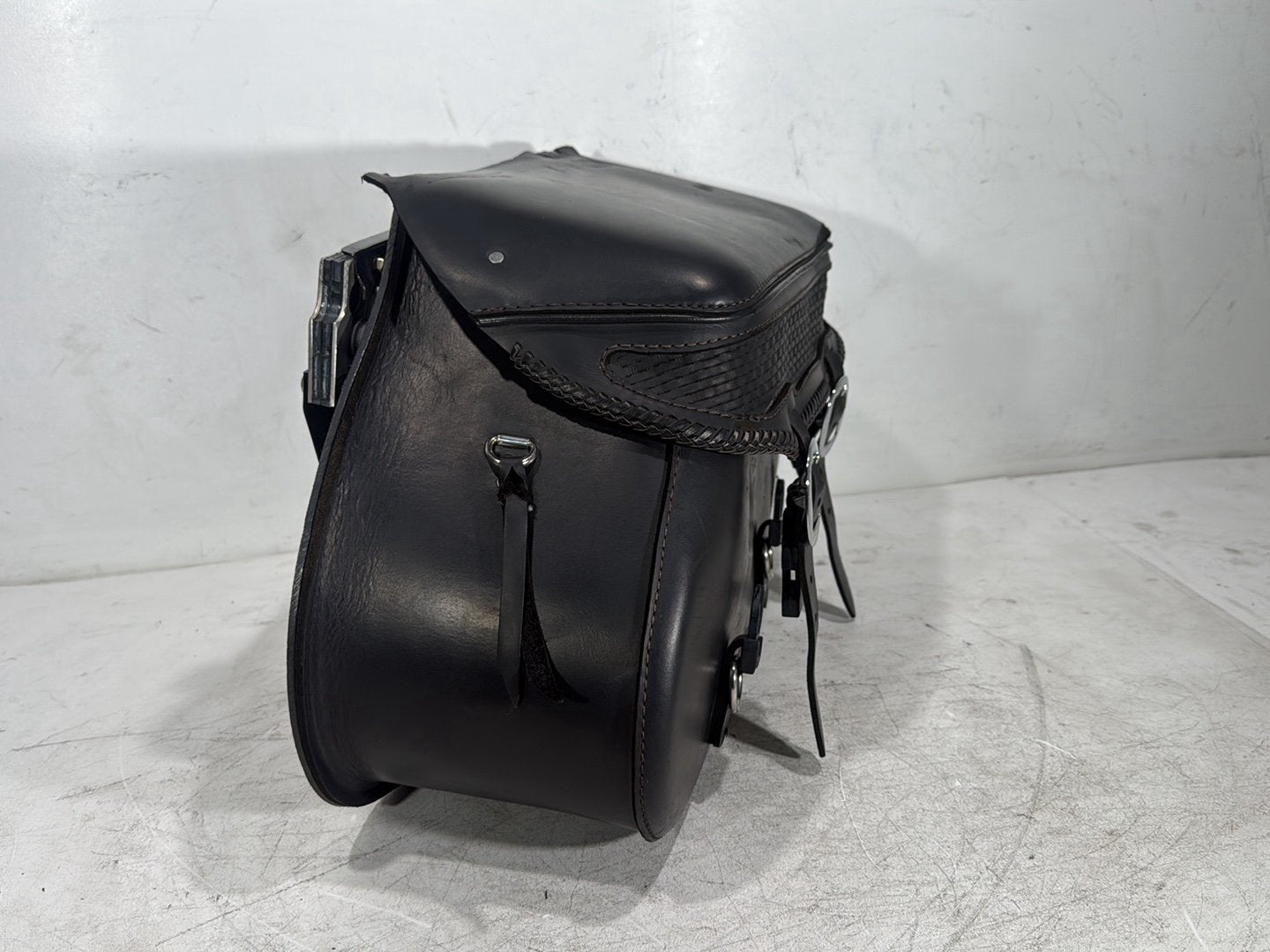 2015 Harley Softail Deluxe FLSTN OEM Rear Right 1 Saddlebag Luggage Leather
