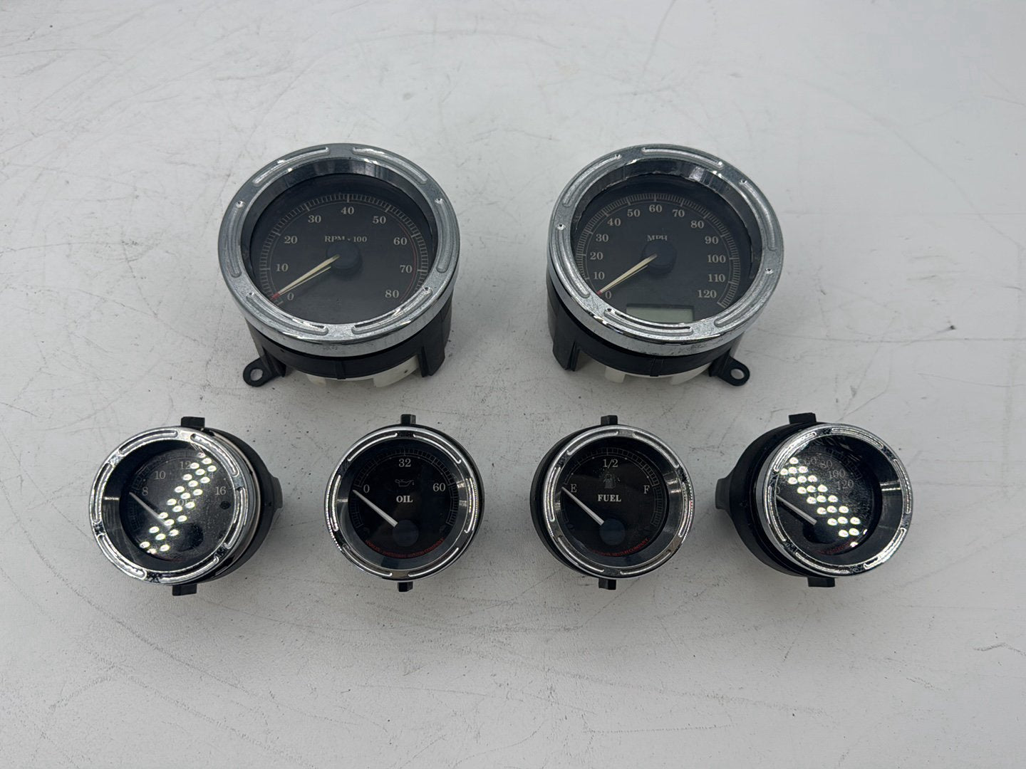 2008 Harley Touring FLHT Electra Glide OEM Air Oil Volt Fuel Tacho Speedo Gauges