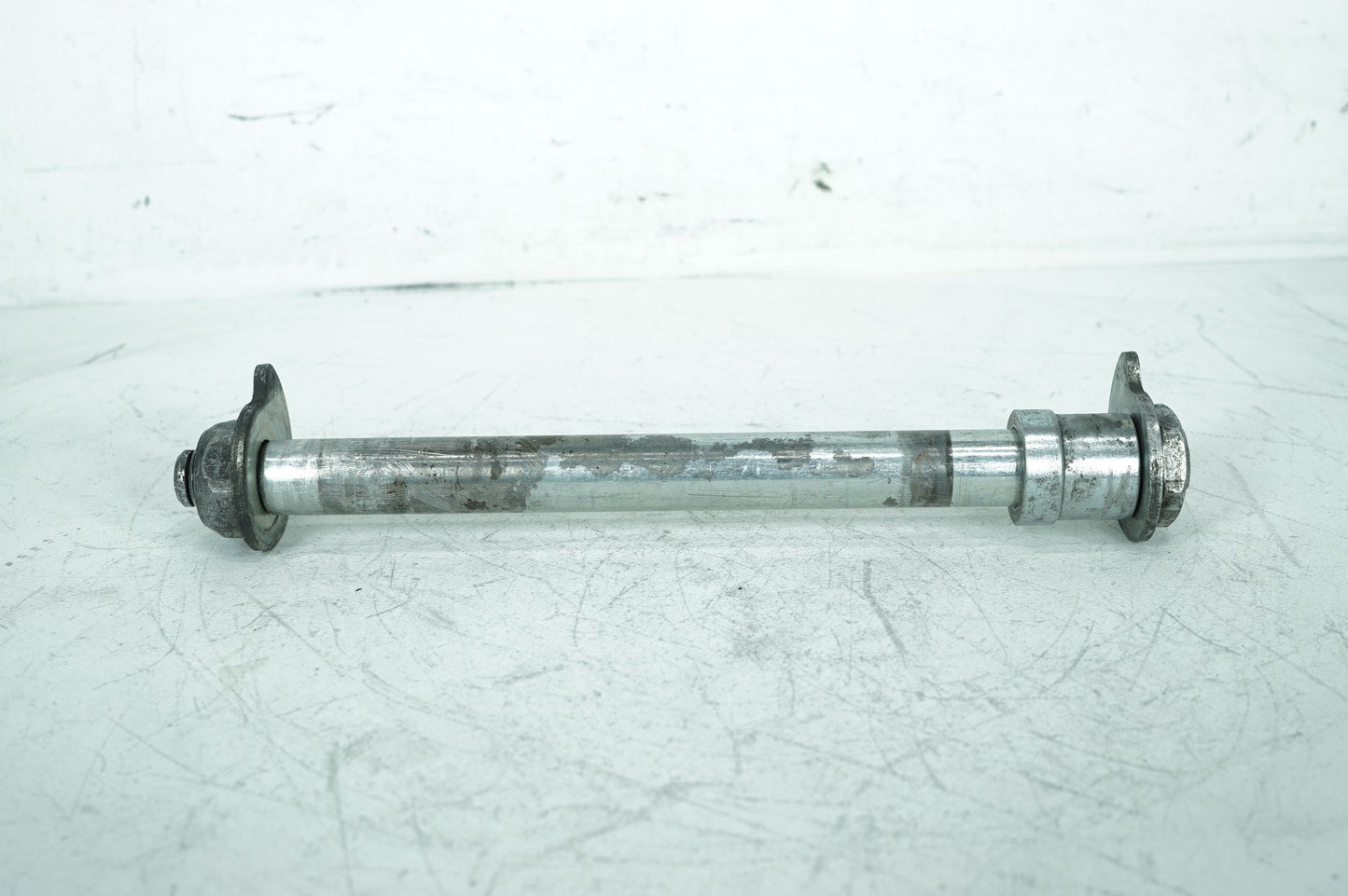 2007 - 2012 Harley-Davidson Touring CVO Electra Screamin Eagle Rear Wheel Axle Bolt Shaft 41056-02