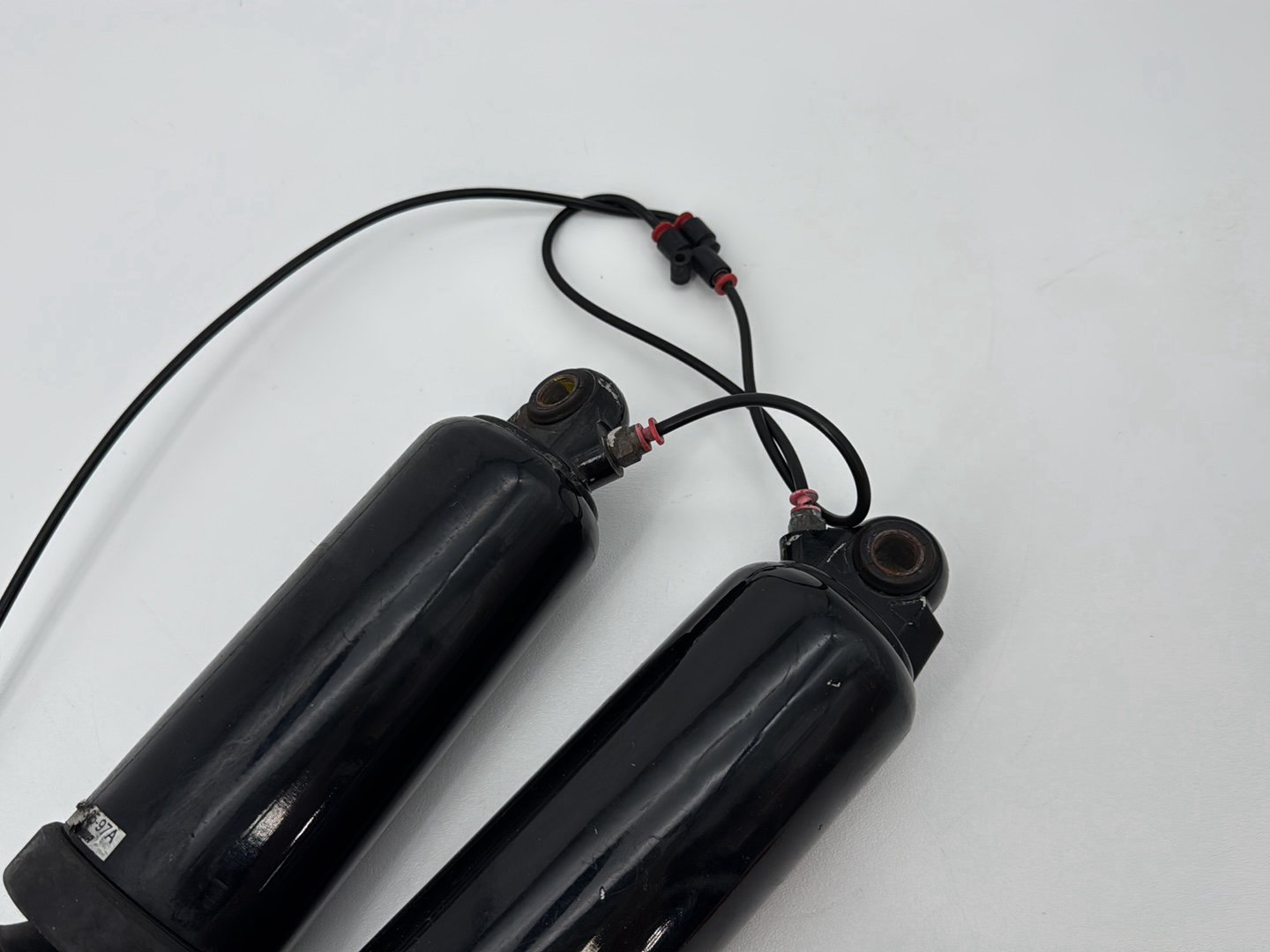 1999 - 2006 Harley-Davidson Touring Electra Glide Classic Rear Left Right Shock Absorbers 54565-97A