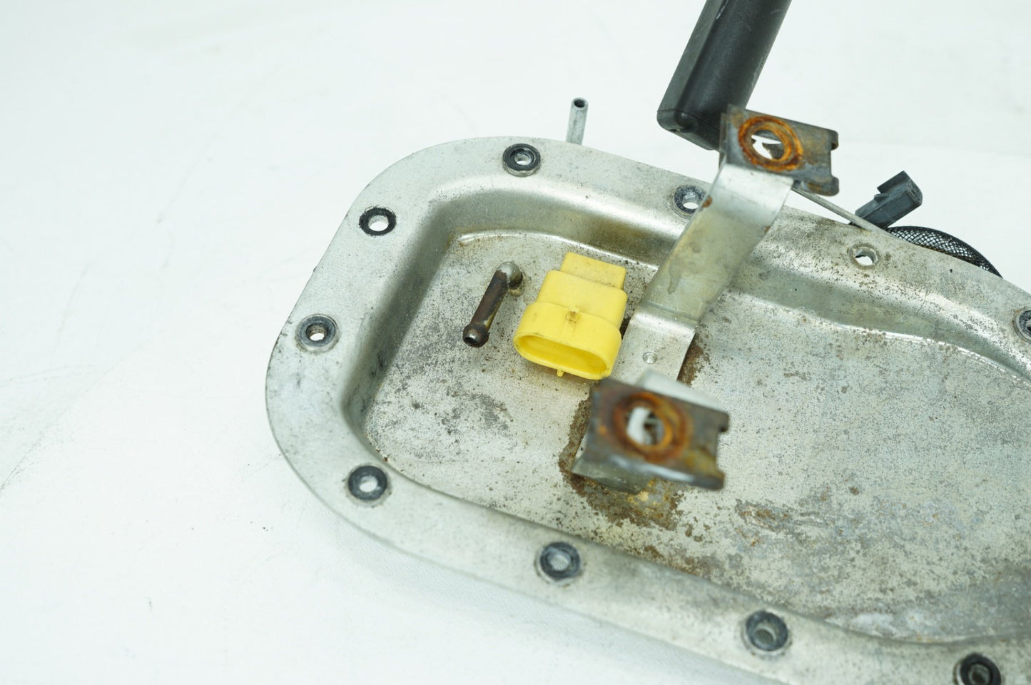 1999 - 2006 Harley-Davidson Dyna Low Rider Fuel Petrol Gas Pump Top Plate Cover  75246-04