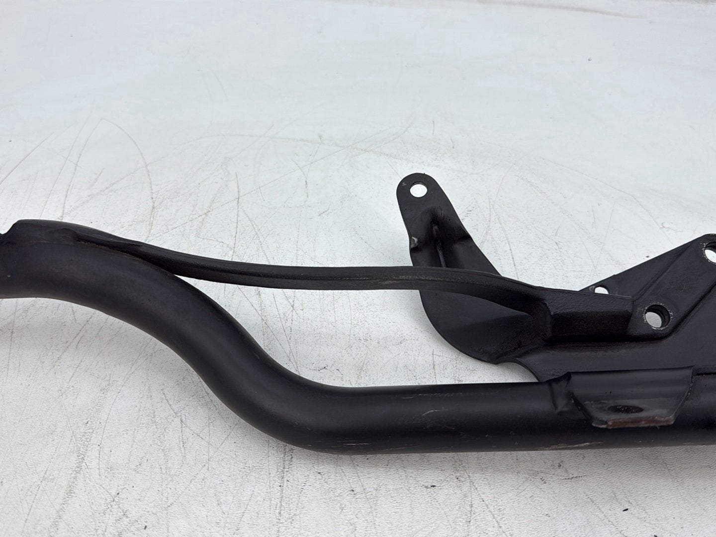08 Harley Sportster XL883L OEM Exhaust Muffler Interconnect Bracket Support Bar
