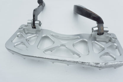 1999 - 2006 Harley-Davidson Touring Electra Glide Right Driver 1 Floorboard Foot Rest Aftermarket MX Style Wide Billet
