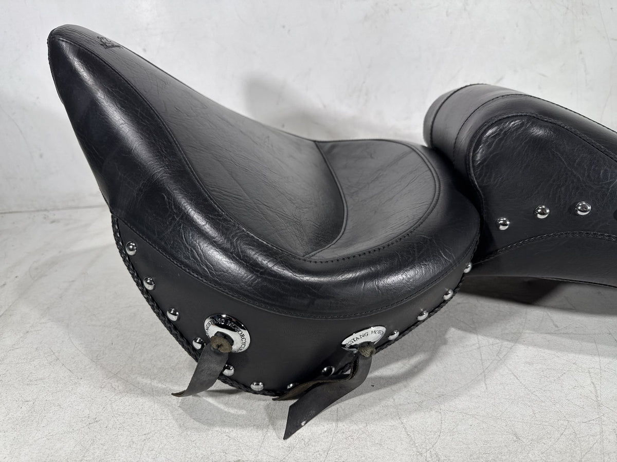 01 Harley Heritage Softail Classic Passenger Rider Driver Seat Saddle MUSTANG