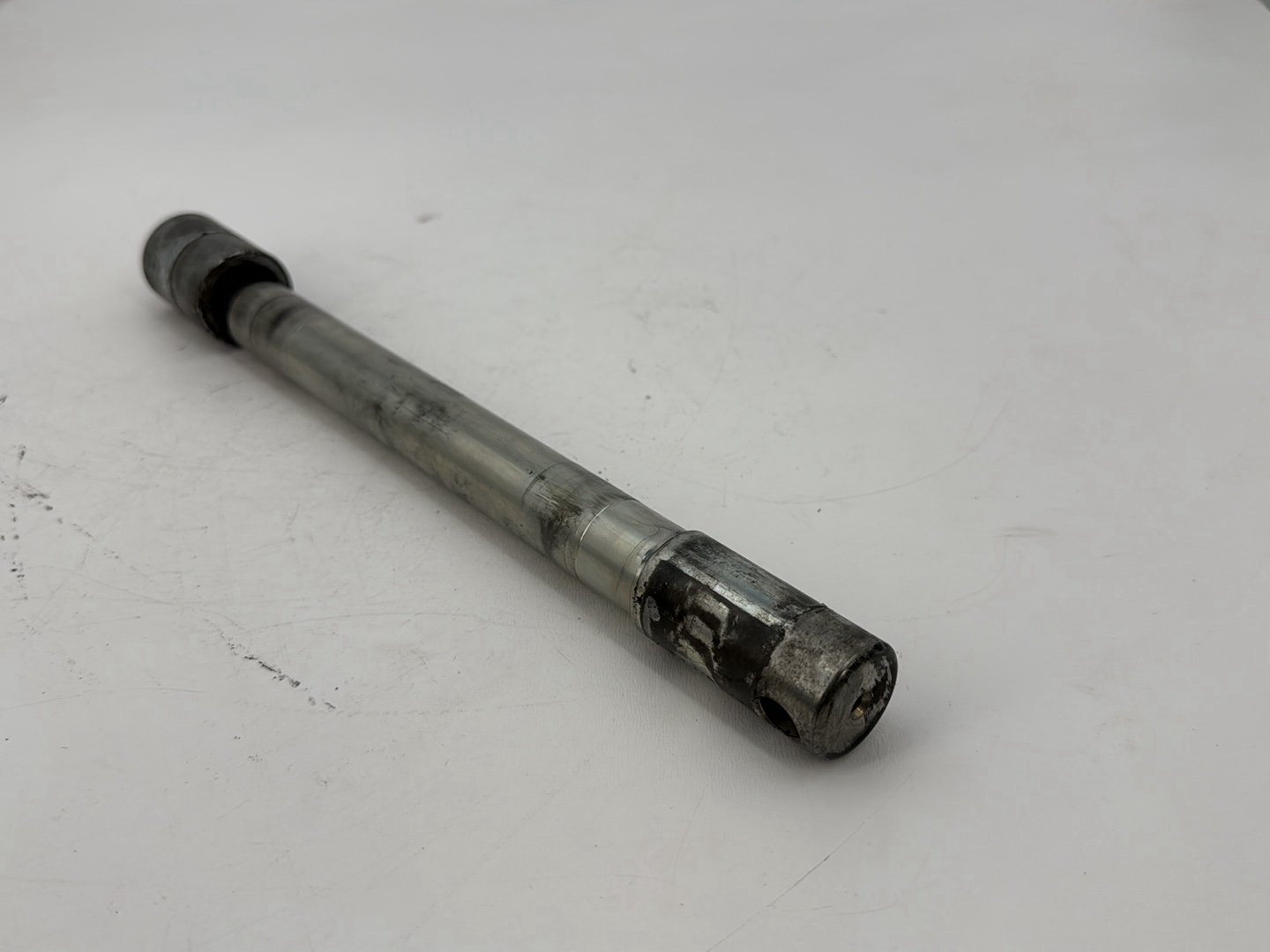 1999 - 2006 Harley-Davidson Touring Road King Custom Front Wheel Axle Bolt Shaft  	43364-00