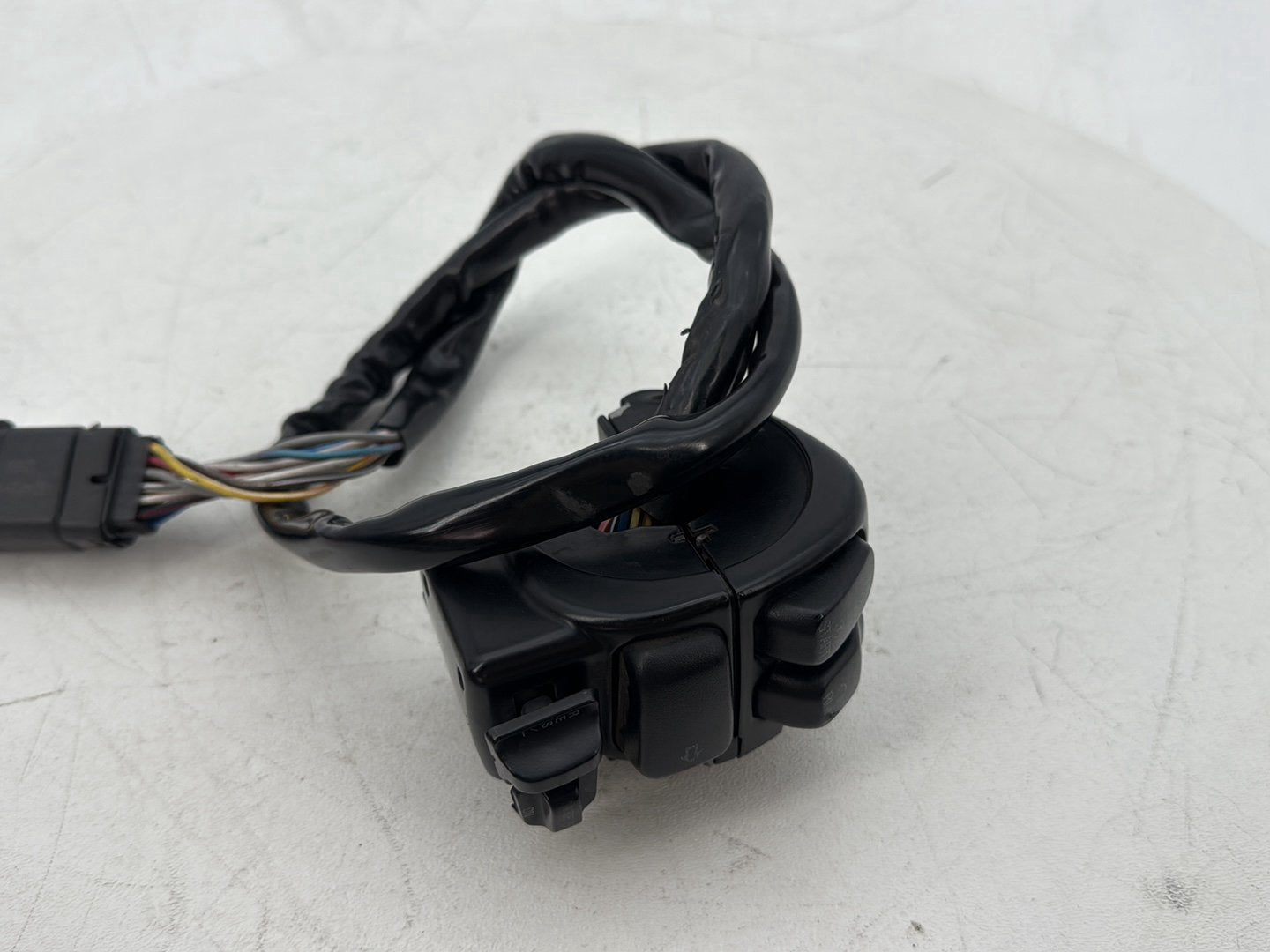 2008 - 2016 Harley-Davidson Touring Electra Glide Ultra Right Engine Start Kill Switches Controls 	71684-06A