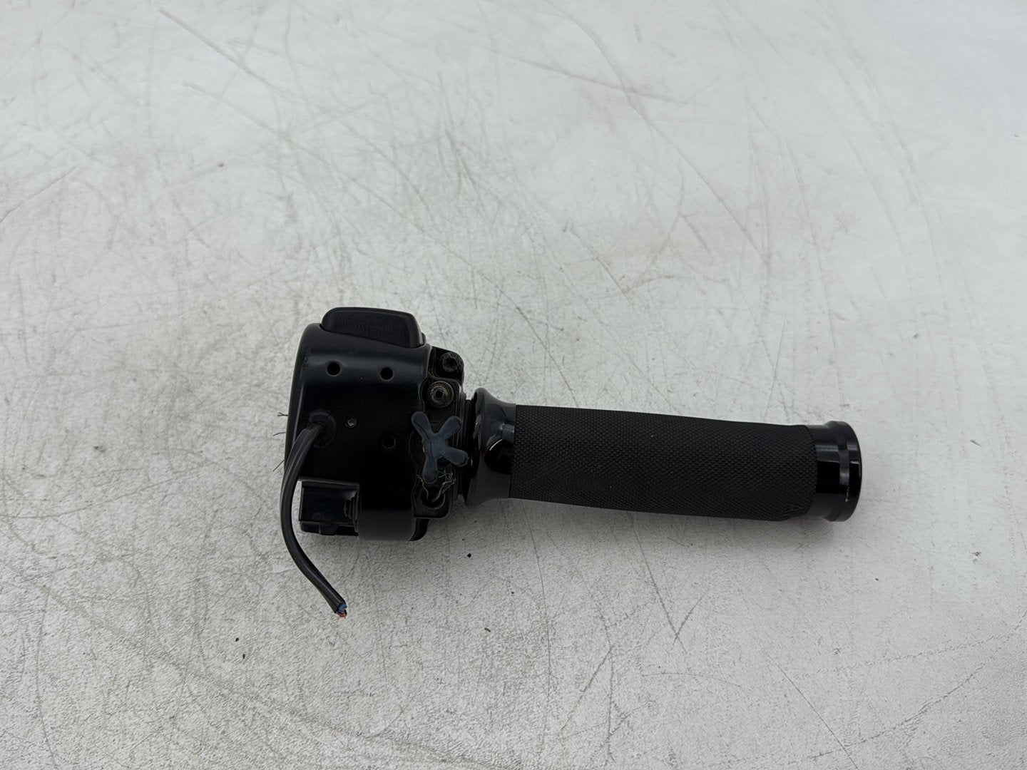 2010 Harley Dyna Fat Bob FXDF OEM Right Engine Start Kill Switches Controls