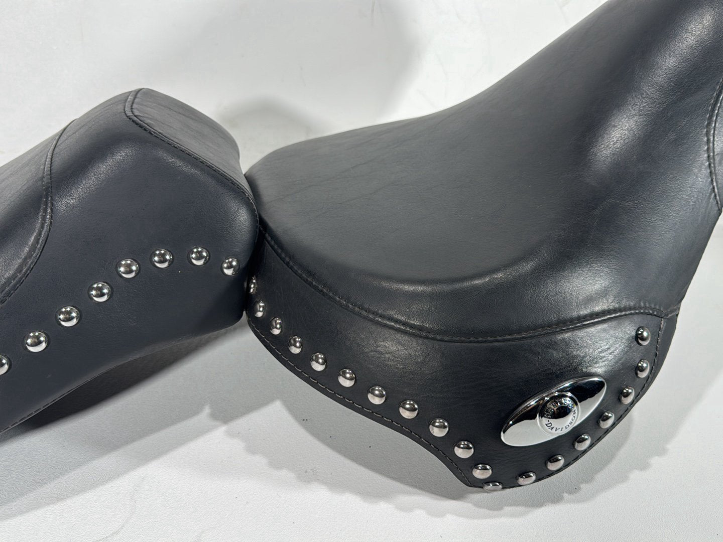 2004 Harley Softail FLSTC Heritage Classic OEM Passenger Rider Driver Seat Saddle