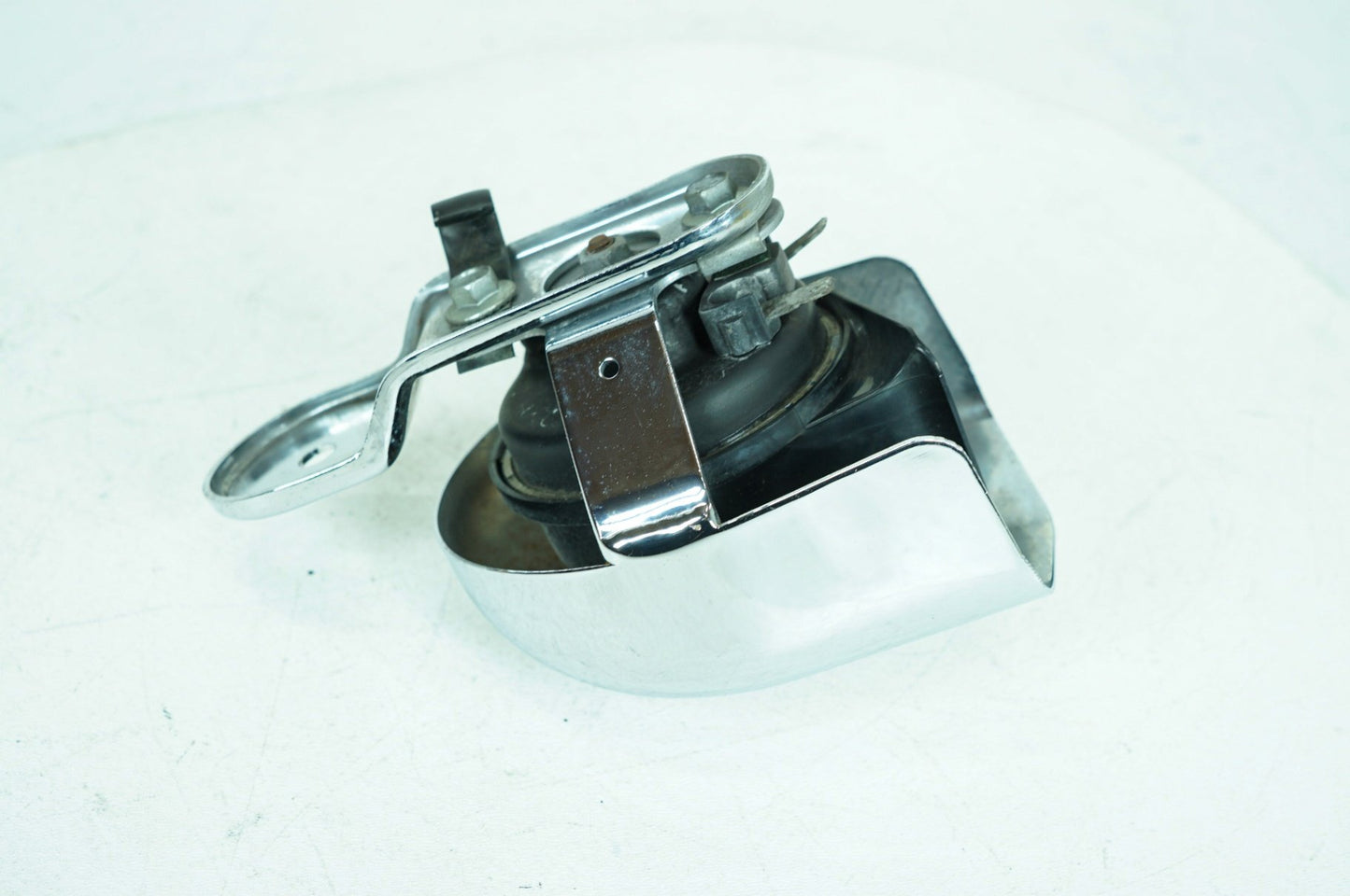 2007 - 2017 Harley-Davidson Dyna Low Rider Horn Signal Klaxon Chrome Cover 69012-93A