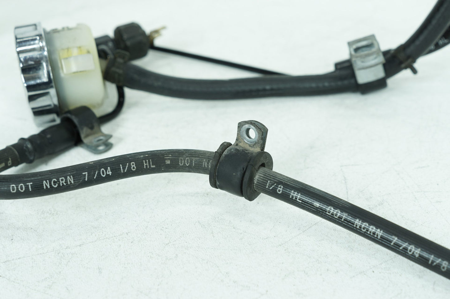 2004 - 2013 Harley-Davidson Sportster Low Rear Brake Line Master Cylinder Reservoir Tank 44429-04