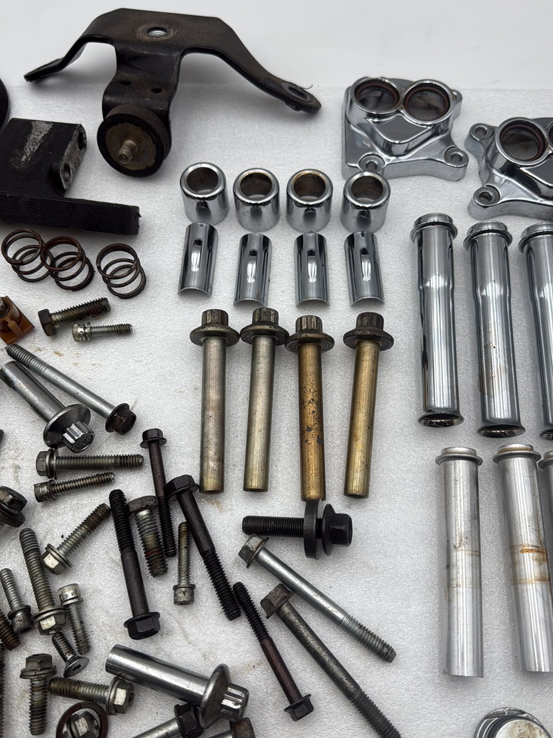 2007 - 2017 Harley-Davidson Dyna Wide Glide Engine Motor Hardware Bolts Brackets Bushing 17939-99