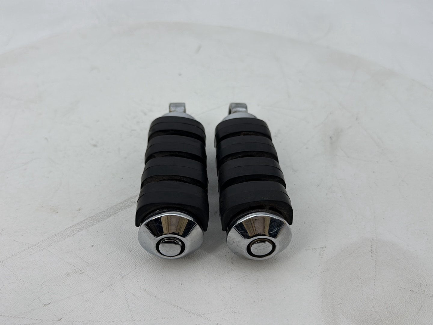 1999 - 2006 Harley-Davidson Softail Heritage Passenger Left & Right Foot Pegs Kuryakyn Small ISO-Pegs
