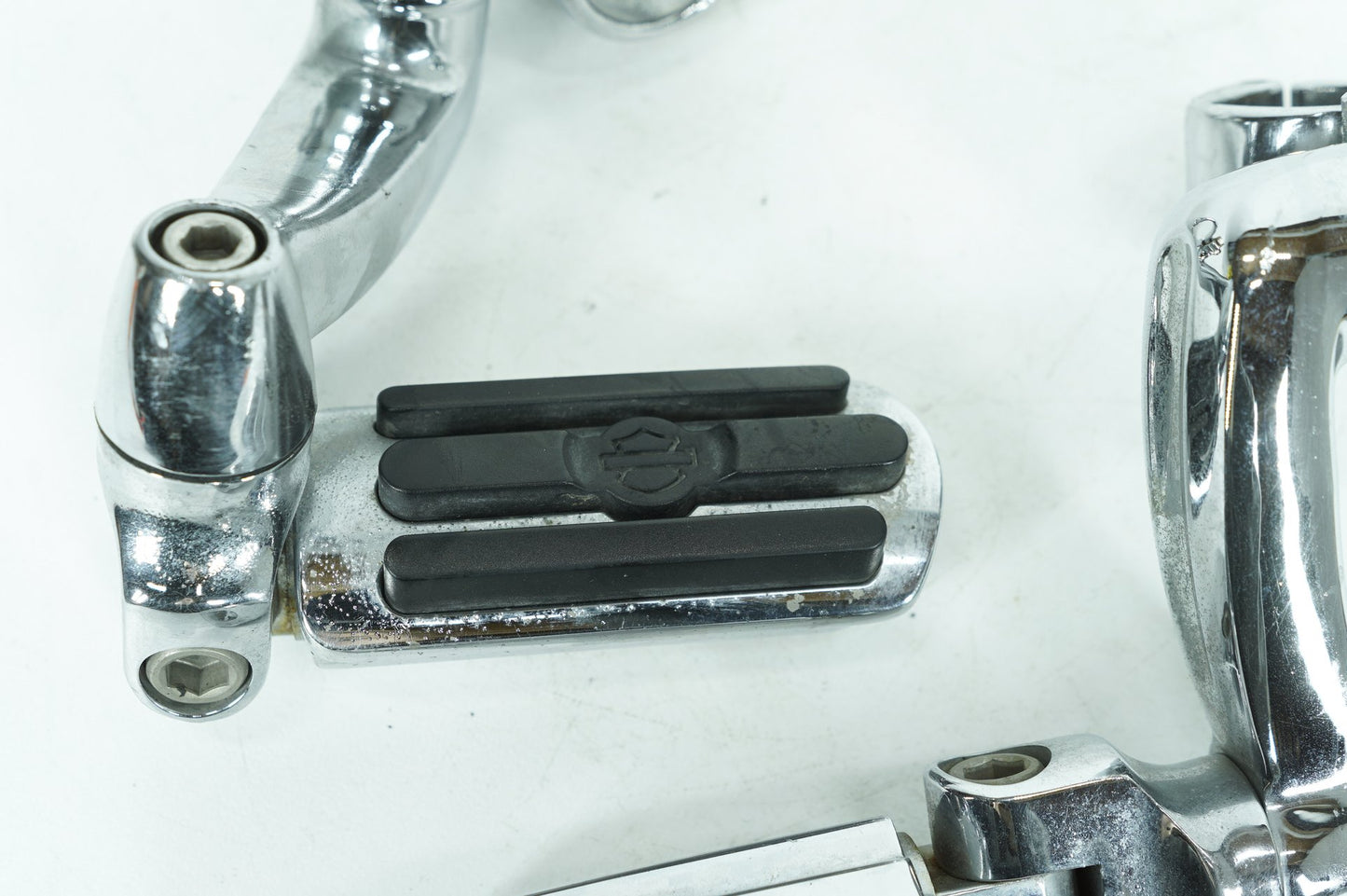 1999 - 2006 Harley-Davidson Touring Road King Front Right Left Highway Foot Pegs 50130-95A