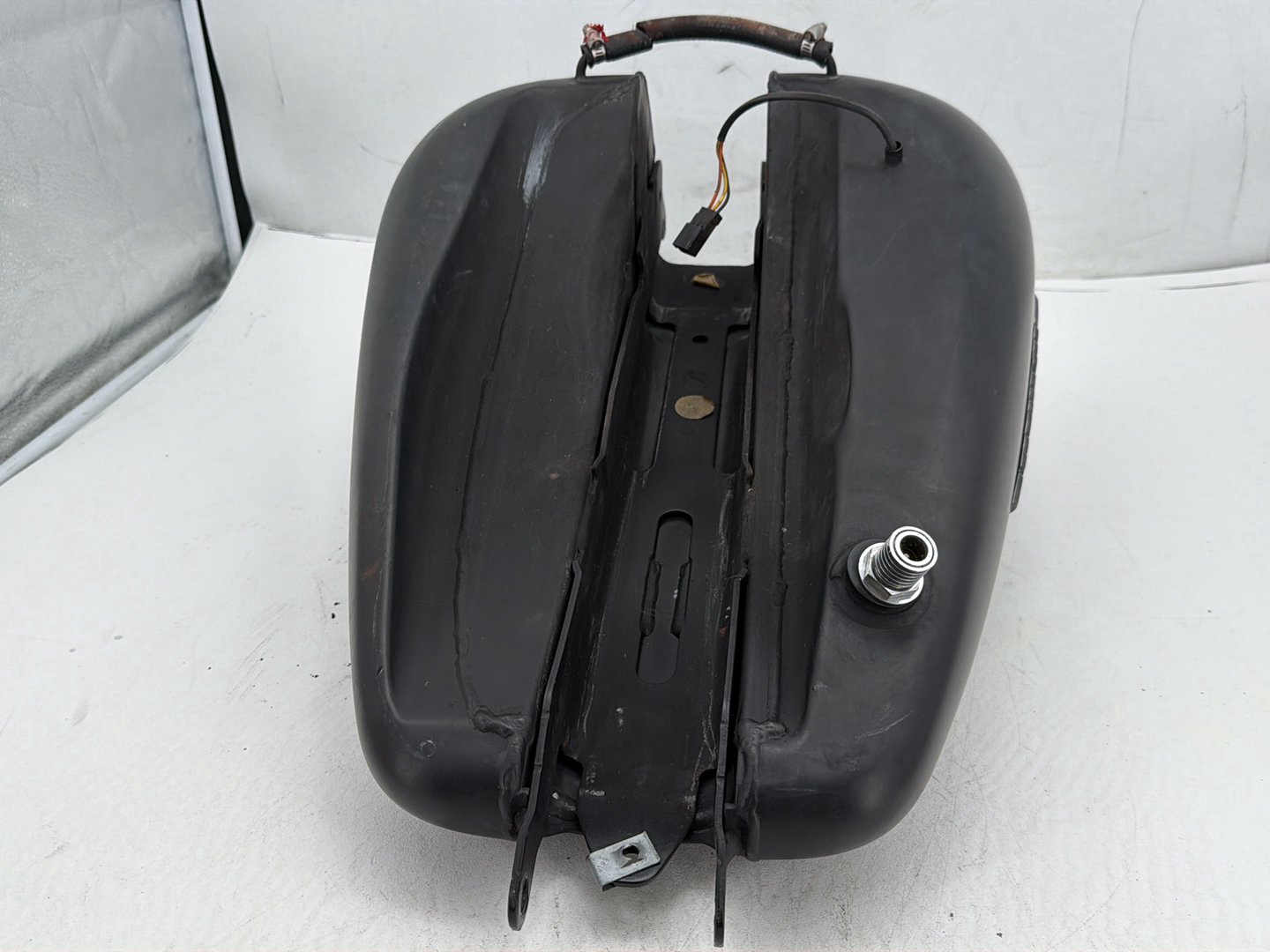 2009 Harley Dyna Street Bob FXDB OEM Fuel Gas Tank Gasoline Reservoir