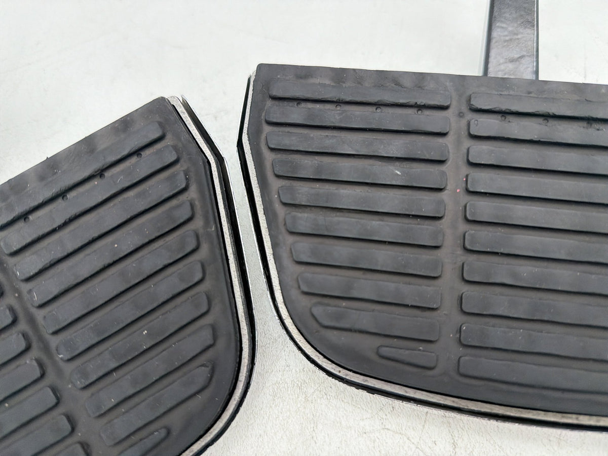97 Harley Electra Touring Ultra OEM Left & Right Passenger Floorboard Foot Rest