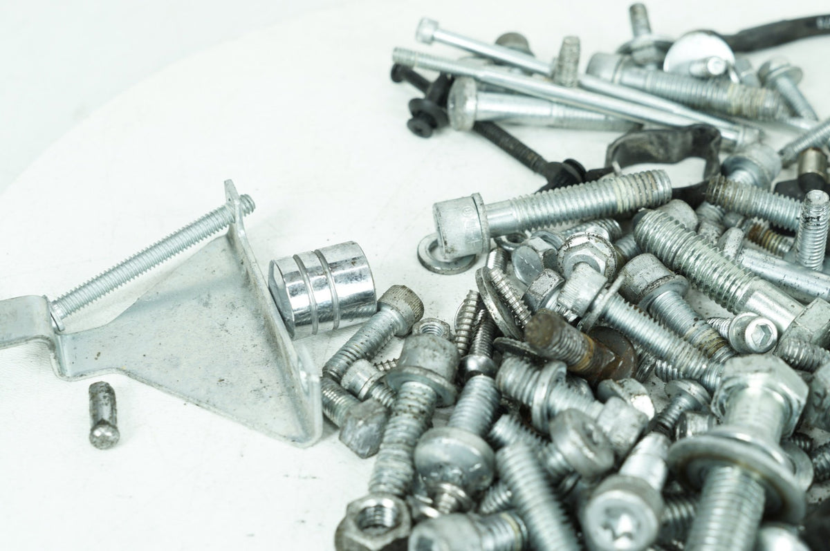 2014 Harley-Davidson Touring FLHTCU - Hardware Bolts Nuts & Brackets