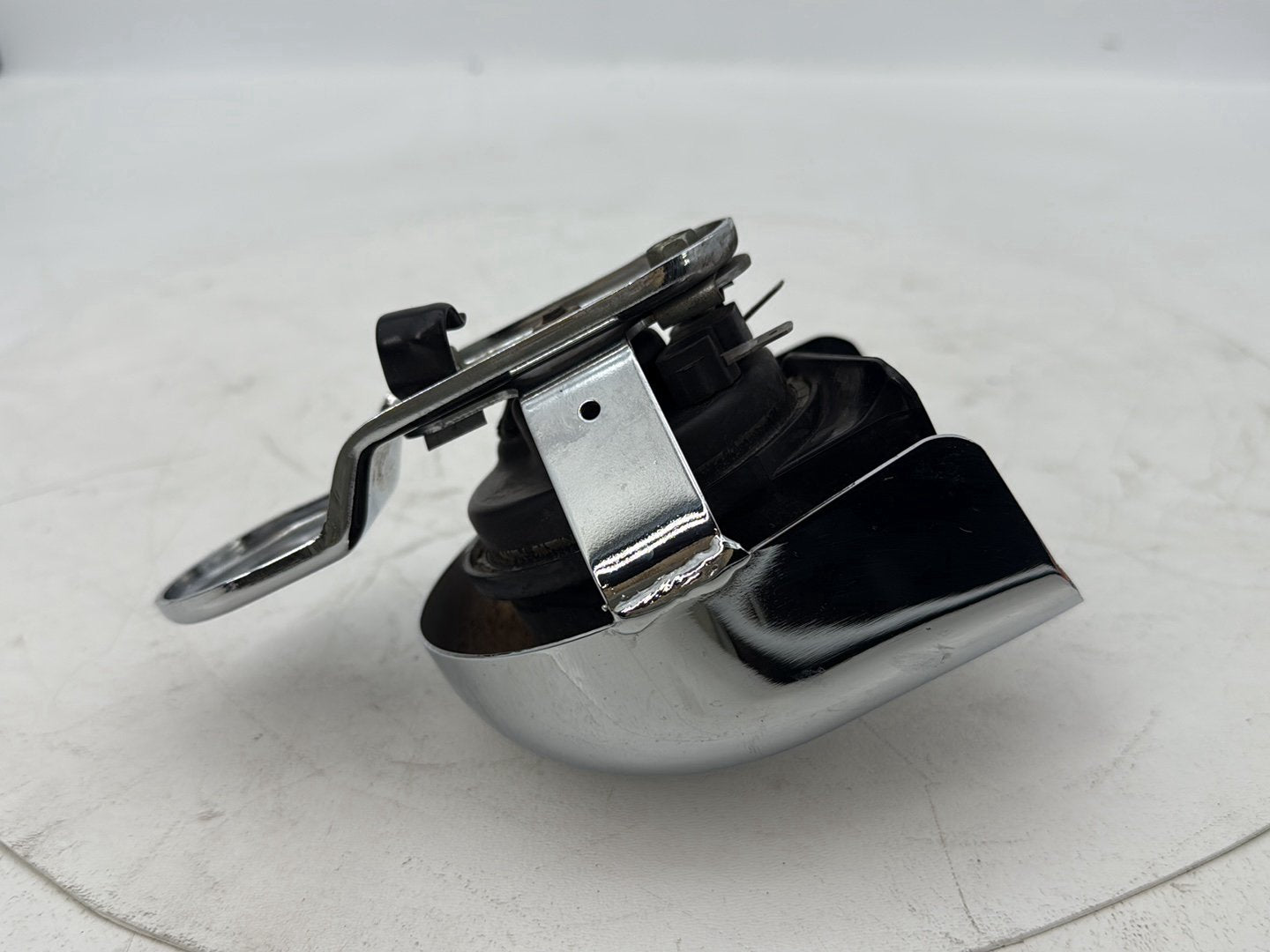 2007 - 2012 Harley-Davidson Touring Electra Glide Ultra Horn Signal Klaxon Chrome Cover