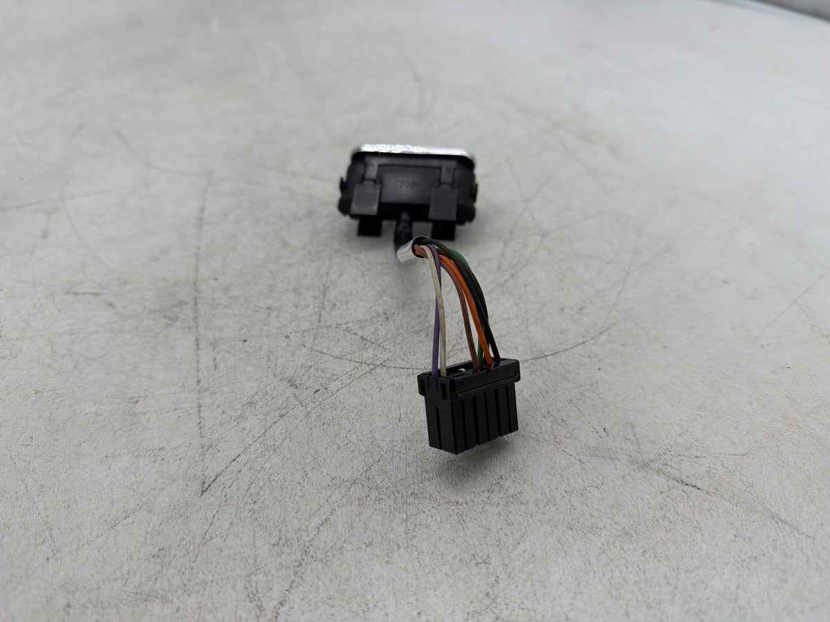 09 Harley Electra Glide Touring CVO OEM Dash Indicator Lamp Wire Plug 68789-96A