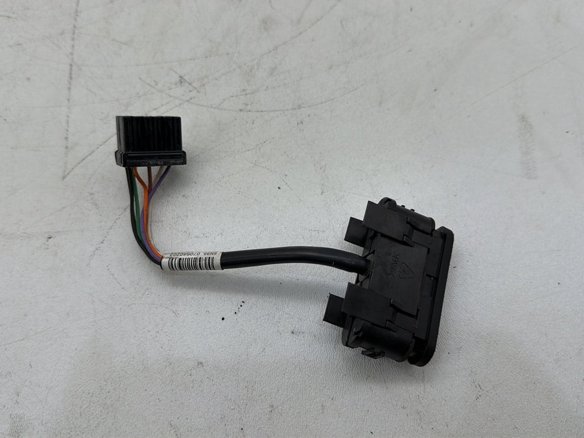 2007 Harley Electra Glide Touring Ultra OEM Indicator Lamp Wire Plug 68789-96A
