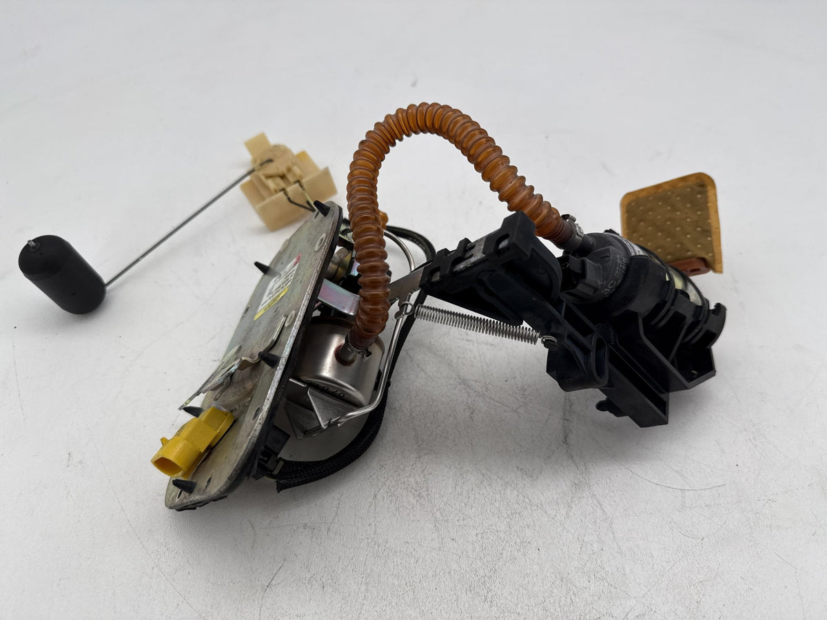 2008 Harley Softail Custom FXSTC OEM Fuel Pump Gas Gasoline Petrol Sending
