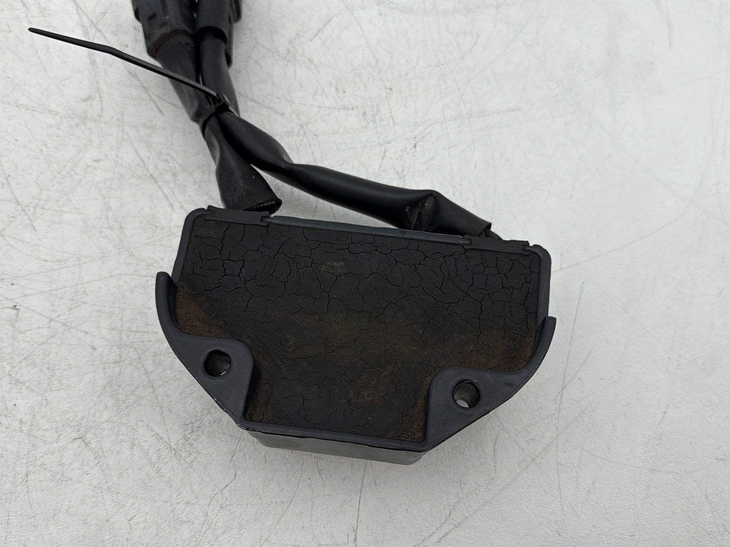 2005 Harley Dyna FXDWG Wide Glide OEM Voltage Regulator Rectifier