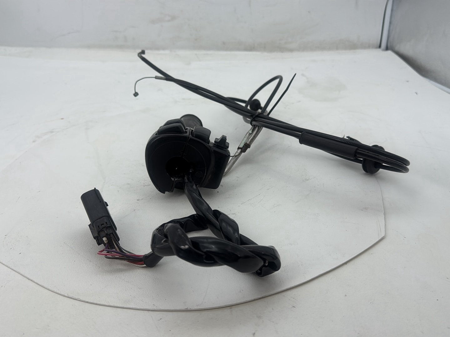 2007 Harley Street Glide Touring FLHX OEM Right Engine Start Kill Switches Controls