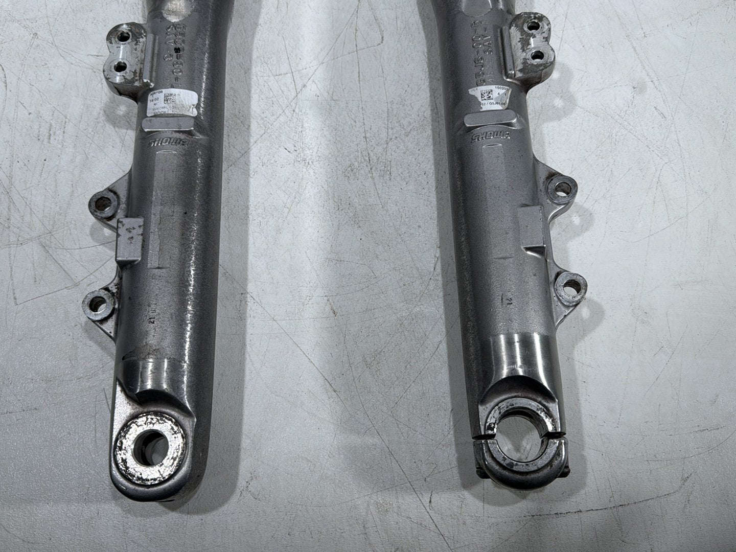 2015 Harley Dyna Low Rider FXDL OEM Front Triple Tree Set & LH RH Fork Legs Sliders