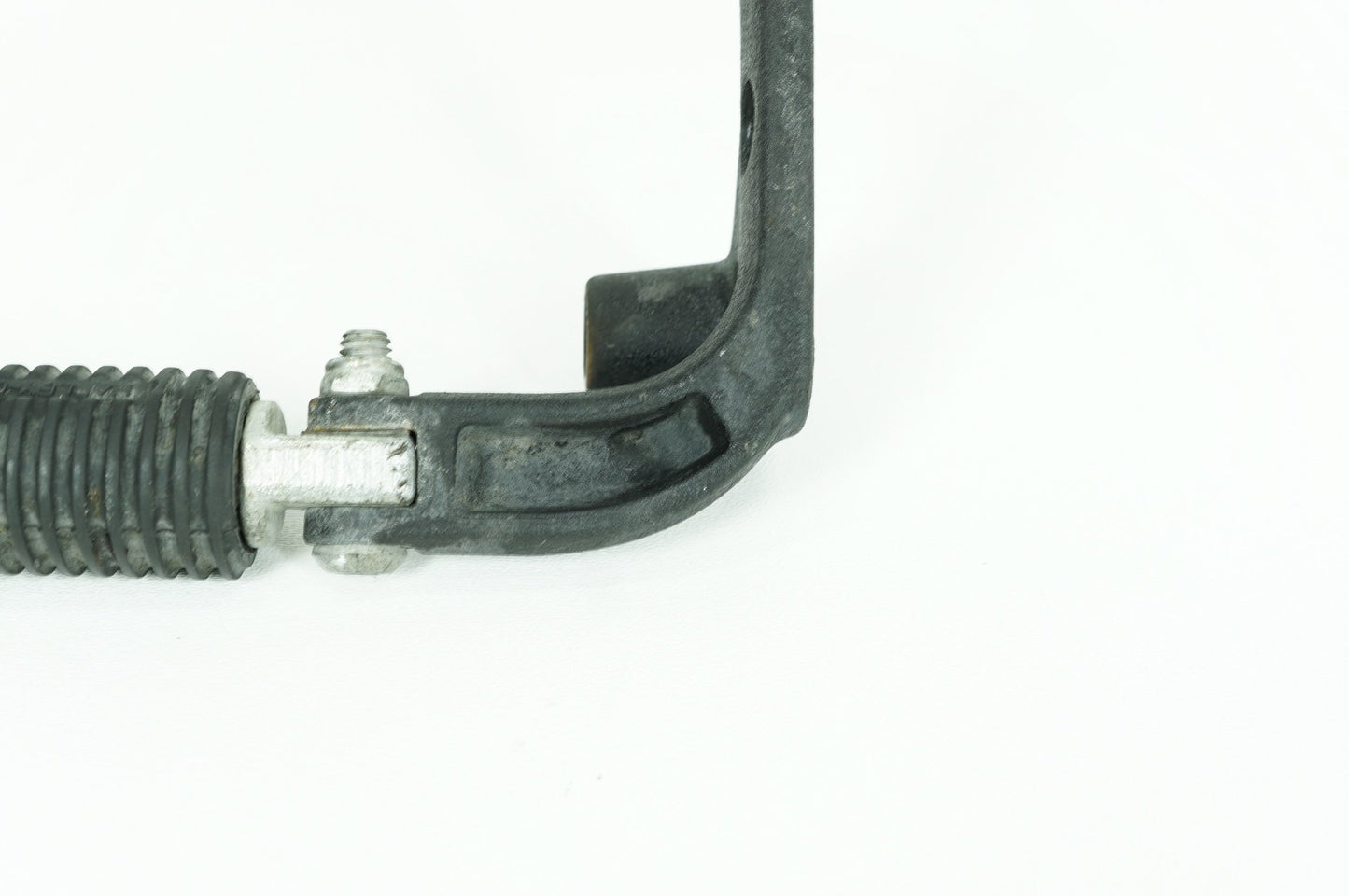 2007 - 2017 Harley-Davidson Dyna Street Bob Right Driver Footpeg Bracket Mount 50666-07