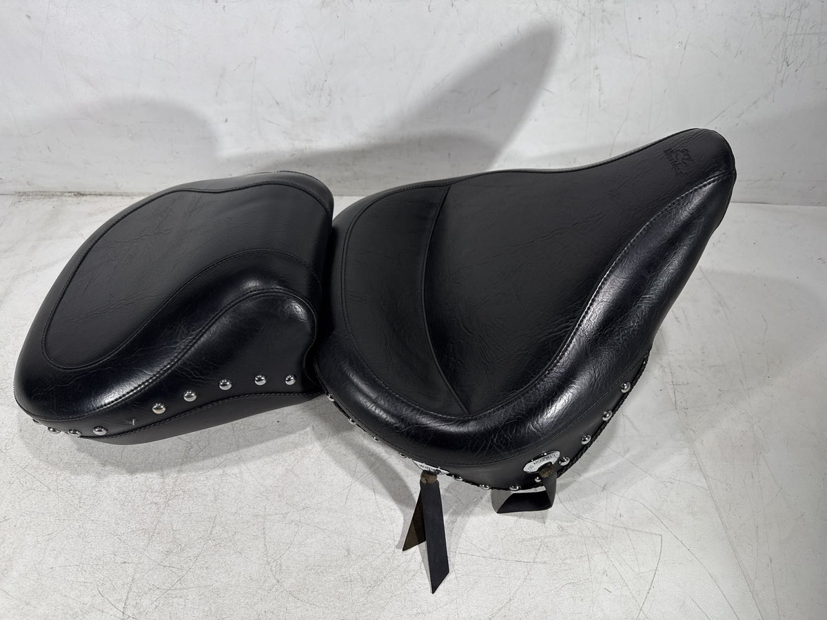 01 Harley Heritage Softail Classic Passenger Rider Driver Seat Saddle MUSTANG