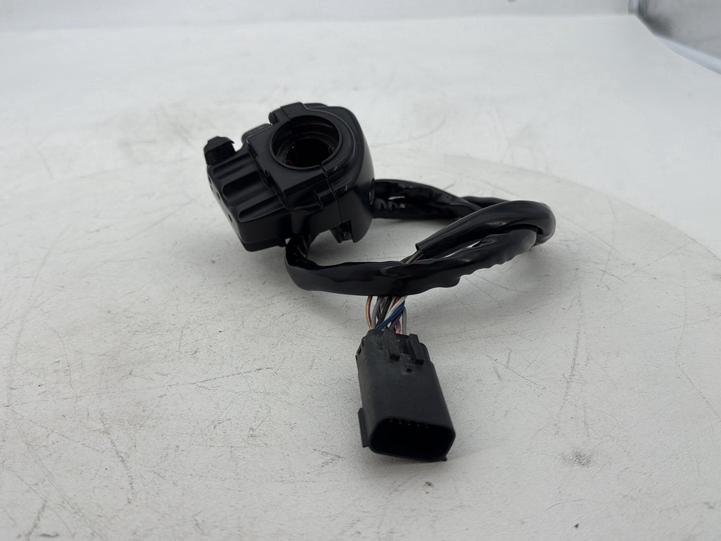 2008 - 2016 Harley-Davidson Touring Electra Glide Ultra Right Engine Start Kill Switches Controls 	71684-06A