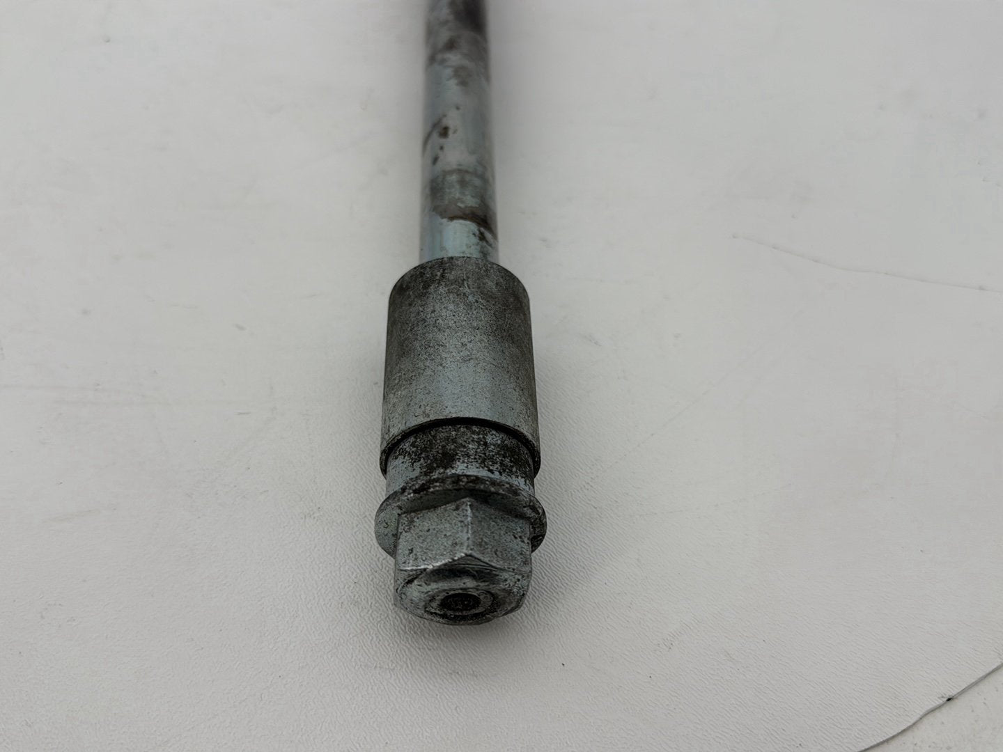 1999 - 2006 Harley-Davidson Dyna Low Rider Rear Wheel Axle Bolt Shaft 41114-90