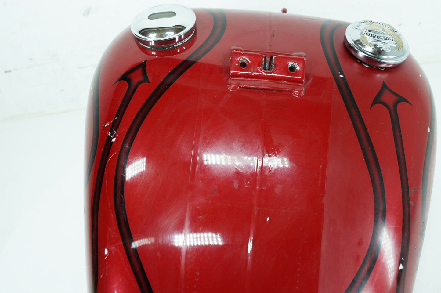 2000 - 2006 Harley-Davidson Softail Heritage Classic Gas Gasoline Fuel Tank Reservoir  62180-00D