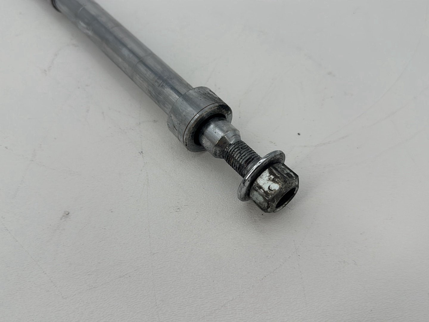 1999 - 2006 Harley-Davidson Dyna Low Rider Front Wheel Axle Bolt Shaft