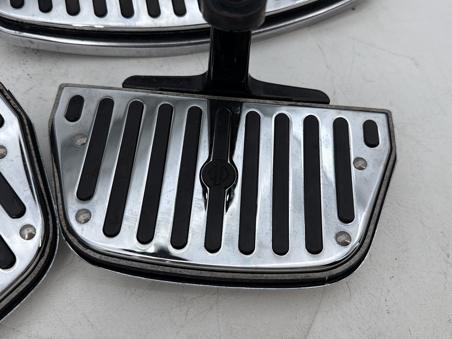 1999 - 2006 Harley-Davidson Touring Electra Glide Left Right Driver & Pass Floorboard Foot Rest 50621-79A