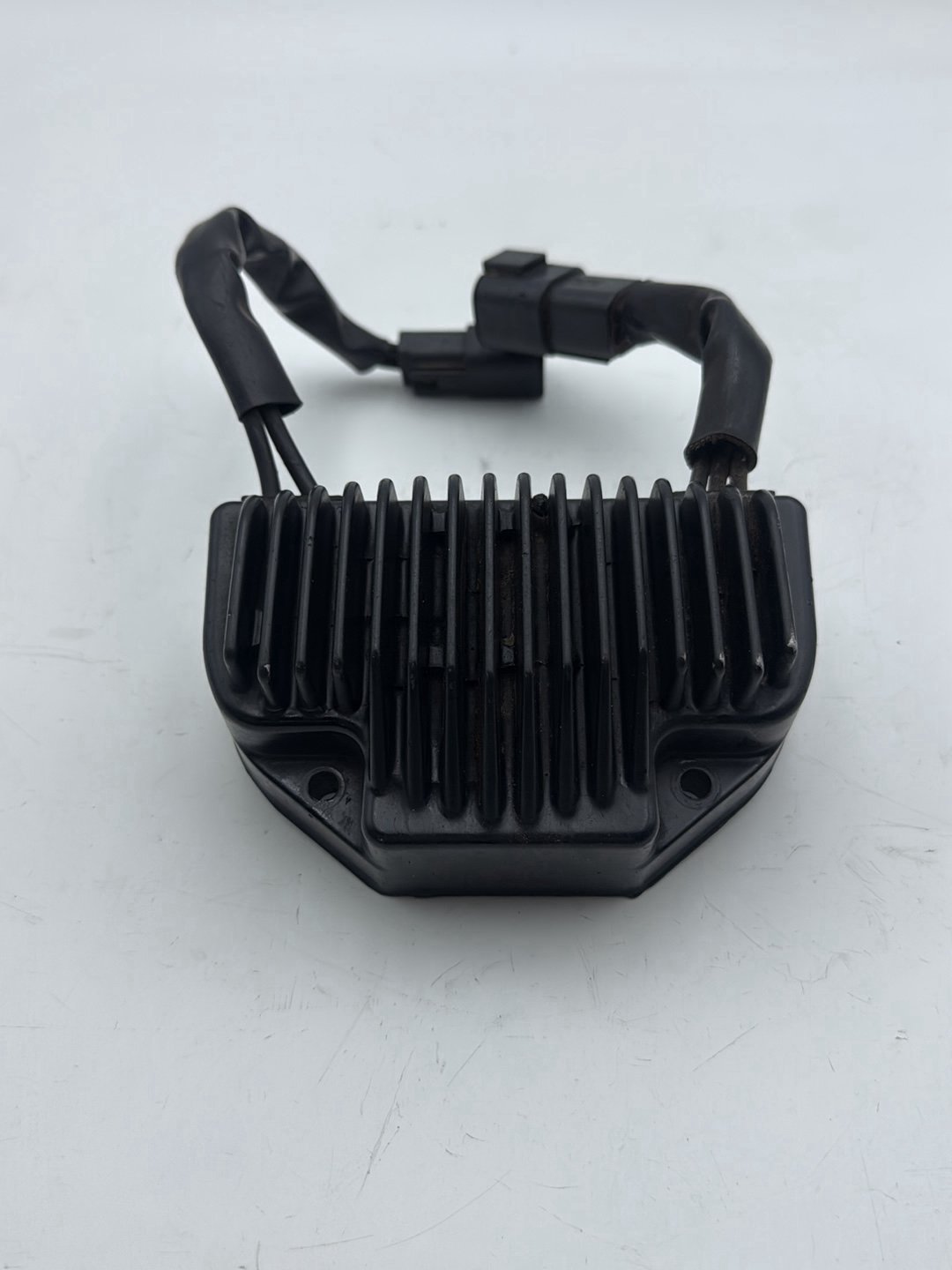 2007 - 2012 Harley-Davidson Dyna Street Bob Voltage Regulator Rectifier   	74631-06
