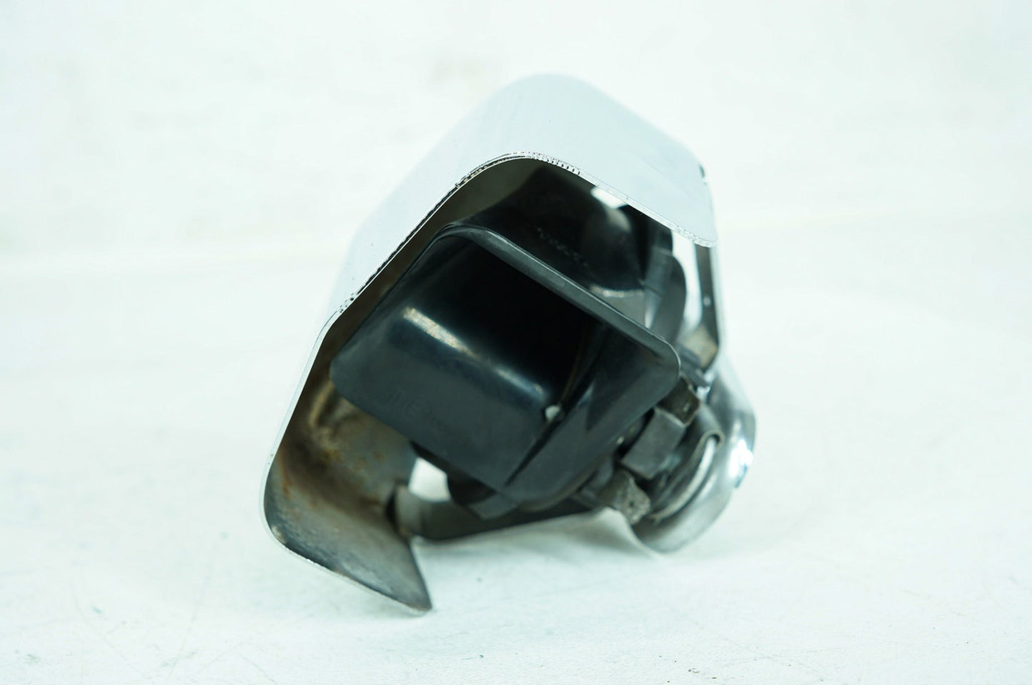 2007 - 2017 Harley-Davidson Dyna Low Rider Horn Signal Klaxon Chrome Cover 69012-93A