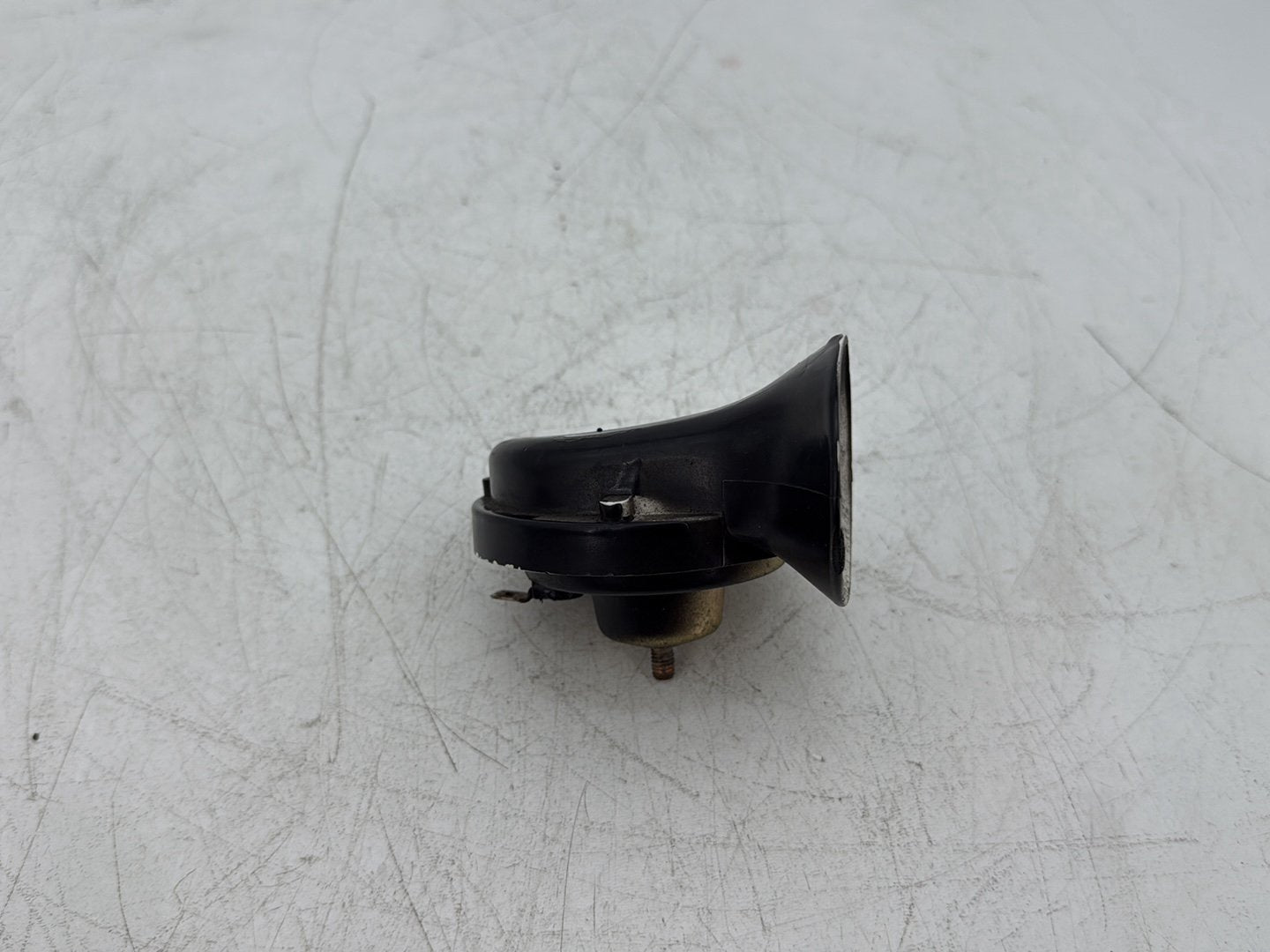 2005 Harley Dyna FXDWG Wide Glide OEM Signal Horn Klaxon Beep