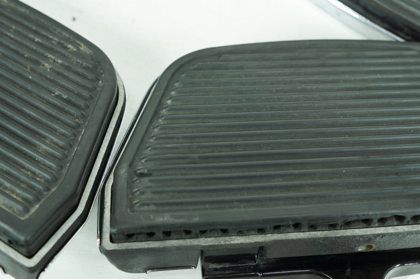 2007 - 2013 Harley-Davidson Touring Electra Glide Ultra Left Right Driver & Pass Floorboard Foot Rest 50621-06